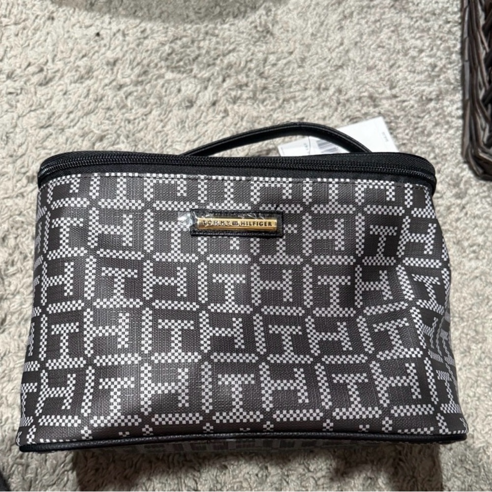 NWT Tommy Hilfiger Patterned Cosmetic Bag